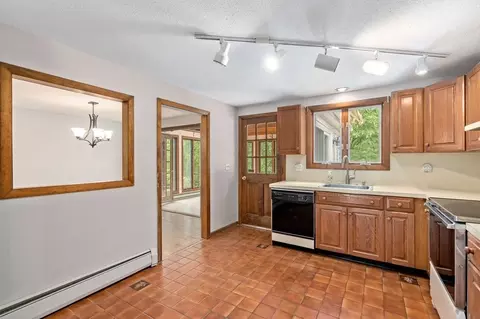 4 Pierce St, Walpole, MA 02081 photo 2