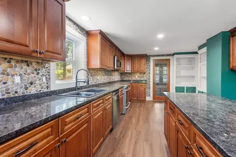 32 Undine Cir, Springfield, MA 01109 photo 2