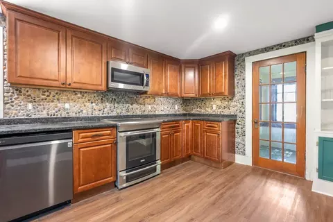 32 Undine Cir, Springfield, MA 01109 photo 5