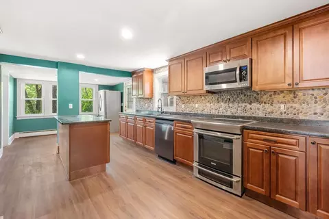 32 Undine Cir, Springfield, MA 01109 photo 3