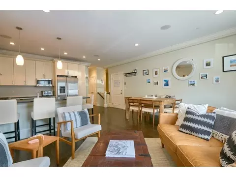 858 E 2nd St #1, Boston, MA 02127