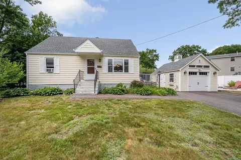 11 Cedar Cir, Methuen, MA 01844