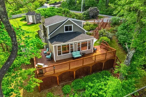 2 Pleasantview Ave, Merrimac, MA 01860