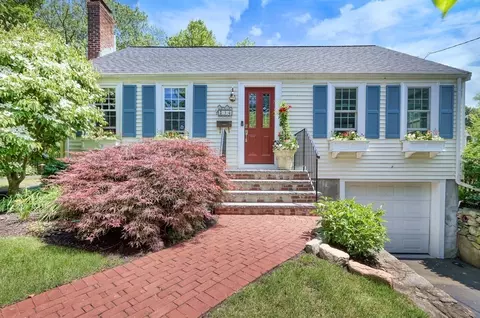 34 Westview Ter, Westwood, MA 02090