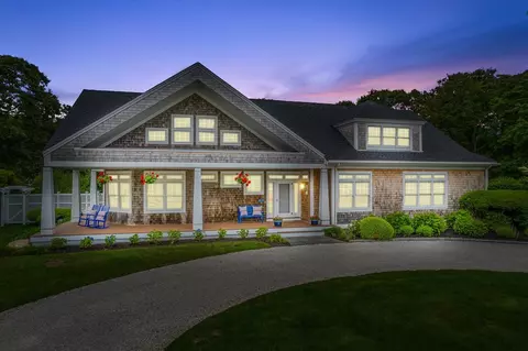 434 Menauhant Rd, Falmouth, MA 02536