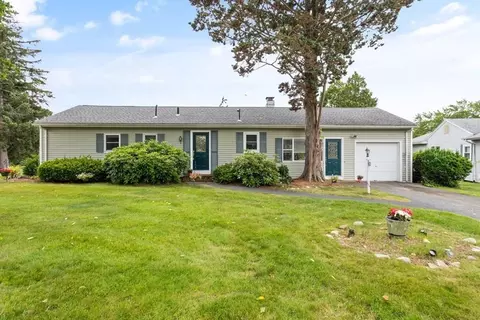 127 Edgewater Dr, Framingham, MA 01702
