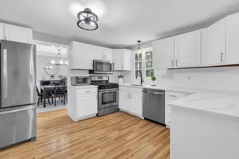 20 Hitching Post Dr, Walpole, MA 02081 photo 4