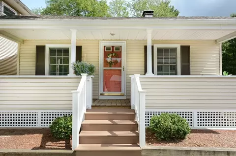 77 Homeward Ave, Uxbridge, MA 01569