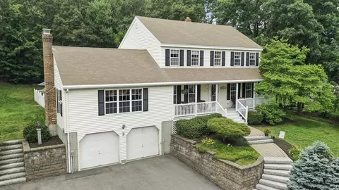 11 Saddlebred Dr, Leominster, MA 01453