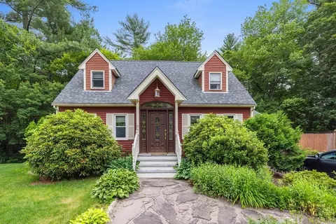 8 Canney Dr, Taunton, MA 02780