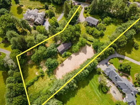 17 Farm St, Dover, MA 02030