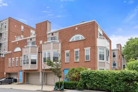 26 Chestnut St #26, Cambridge, MA 02139