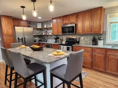 1 Lynn Dr, Attleboro, MA 02703