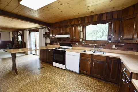 579 S St E, Raynham, MA 02767 photo 7
