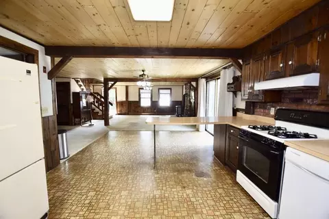 579 S St E, Raynham, MA 02767 photo 8