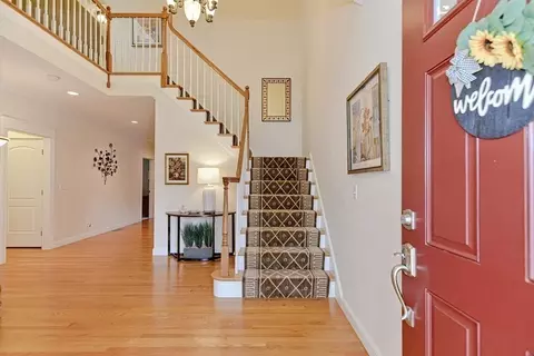 112 Jarvis Cir, Needham, MA 02492 photo 2