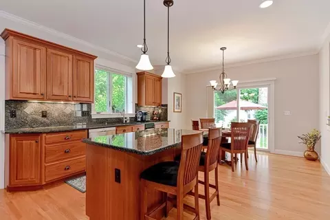112 Jarvis Cir, Needham, MA 02492 photo 9