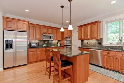 112 Jarvis Cir, Needham, MA 02492 photo 10