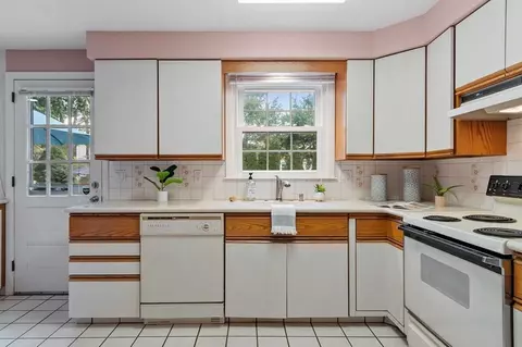 99 Moore Ave, Worcester, MA 01602 photo 5