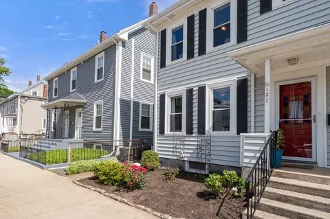 121 Pond St #3, Waltham, MA 02451