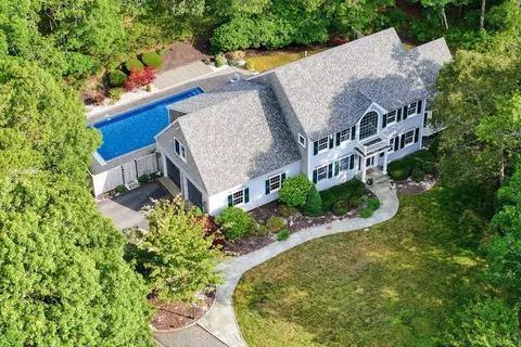 115 Brentwood Ln, Barnstable, MA 02630
