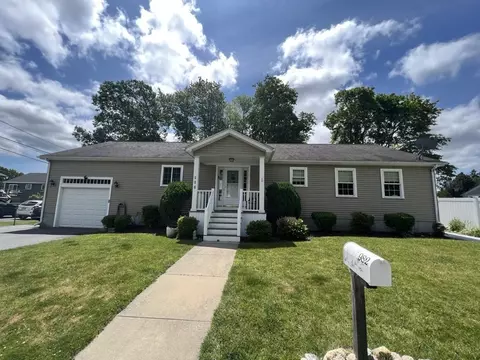 982 Maplewood St, New Bedford, MA 02745