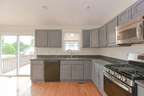 28 Aroostook St, Worcester, MA 01606 photo 5