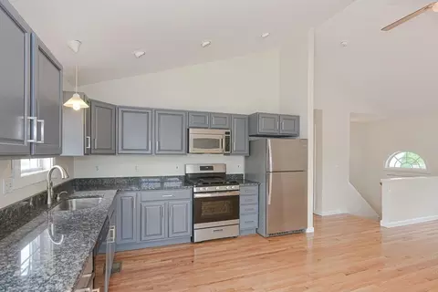 28 Aroostook St, Worcester, MA 01606 photo 3