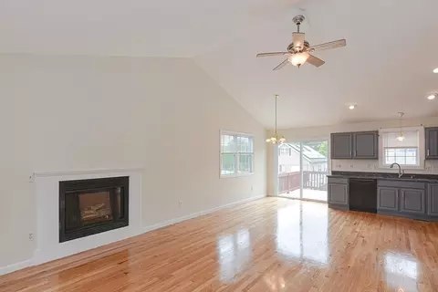 28 Aroostook St, Worcester, MA 01606 photo 12