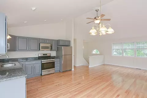 28 Aroostook St, Worcester, MA 01606 photo 6