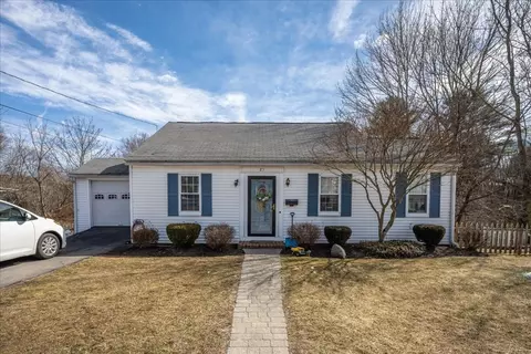 25 Lind St, Oxford, MA 01540
