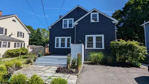 6 Old Salem Rd, Marblehead, MA 01945