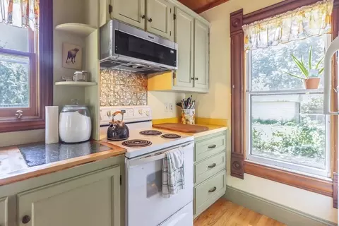 161 Florida St, Springfield, MA 01109 photo 17