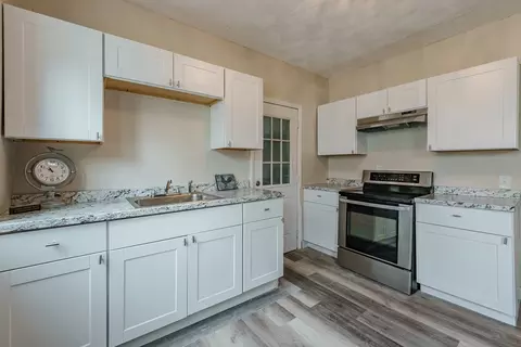 28 Longview St, Springfield, MA 01108 photo 4