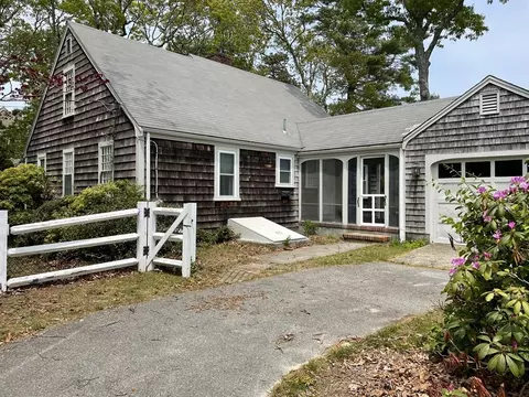 56 Warr Ave, Wareham, MA 02571