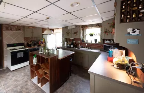 94 S Main St, Ashburnham, MA 01430 photo 8