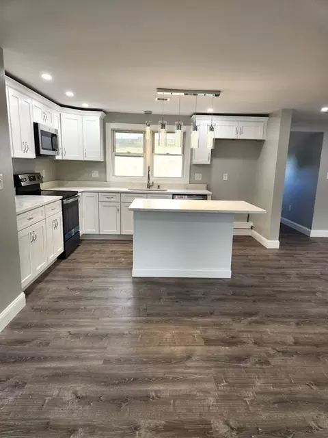 71 Royal Rd, Brockton, MA 02302