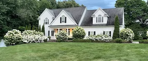 28 Julian Dr, Leominster, MA 01453