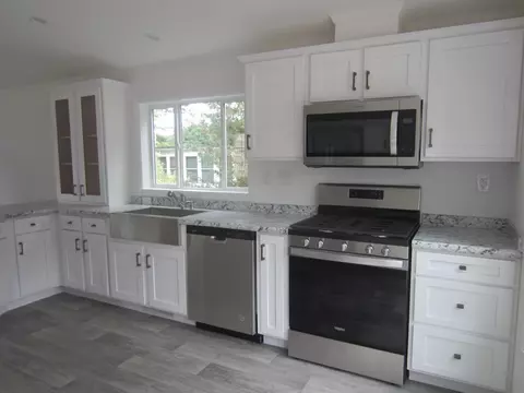 112 Kristen Ln, Wareham, MA 02571