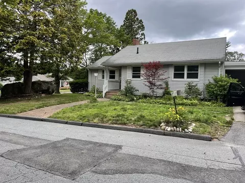 21 Idlewood Ave, Dartmouth, MA 02747