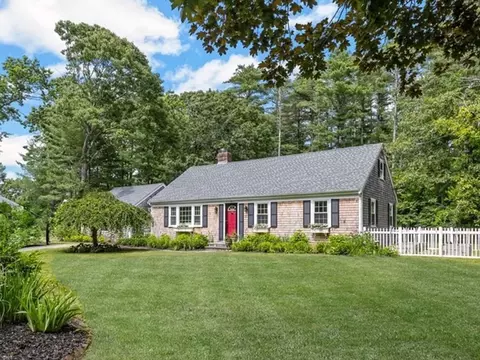 19 Elm St, Duxbury, MA 02332