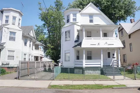 22 Grove St, Springfield, MA 01107