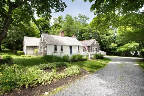 37 Bow St, Duxbury, MA 02332