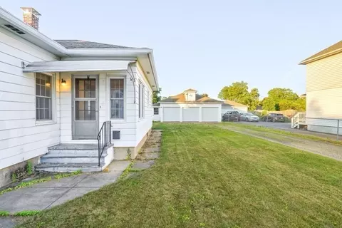 29 Charles St, Palmer, MA 01080 photo 2
