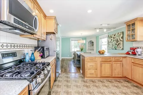 13 Balch St, Beverly, MA 01915 photo 9