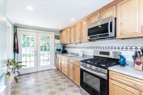 13 Balch St, Beverly, MA 01915 photo 13