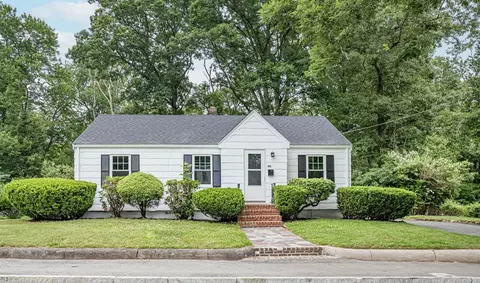 46 Gladstone De, Brockton, MA 02302