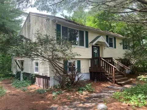 13 Coach Rd, Billerica, MA 01862