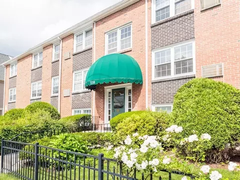 210 Hillside Ave #31, Needham, MA 02494