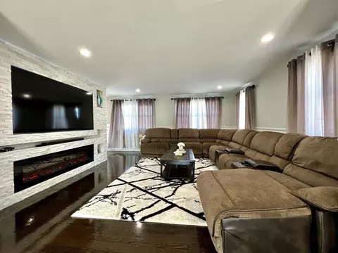 17 Haskins St, Worcester, MA 01604 photo 8